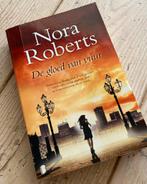 Nora Roberts - De gloed van vuur, Boeken, Gelezen, Ophalen of Verzenden, Nederland, Nora Roberts