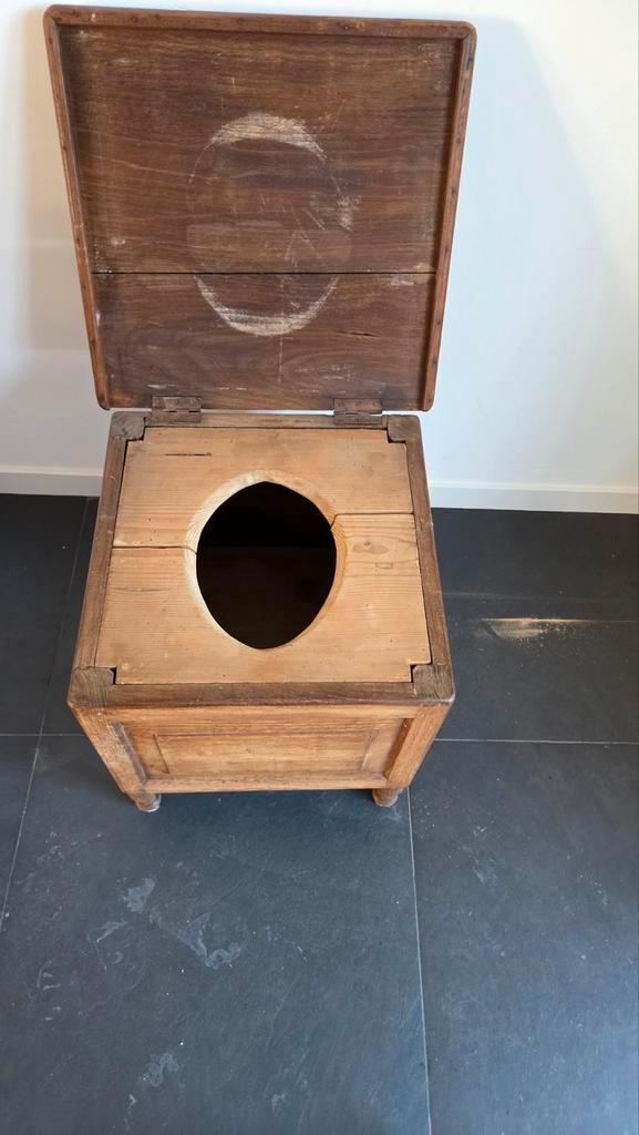 Antiek houten stilletje / po-stoel – Sfeervolle opbergkist o, Antiek en Kunst, Antiek | Meubels | Stoelen en Banken, Ophalen of Verzenden