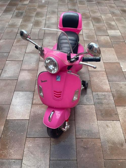 Mooie vespa kinderscooter oplaadbaar met muziek, Kinderen en Baby's, Speelgoed | Buiten | Accuvoertuigen, Zo goed als nieuw, Ophalen of Verzenden