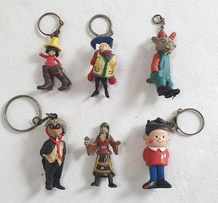 6 oude sleutelhangers met sprookjesfiguren, Verzamelen, Sleutelhangers, Gebruikt, Overige typen, Ophalen of Verzenden