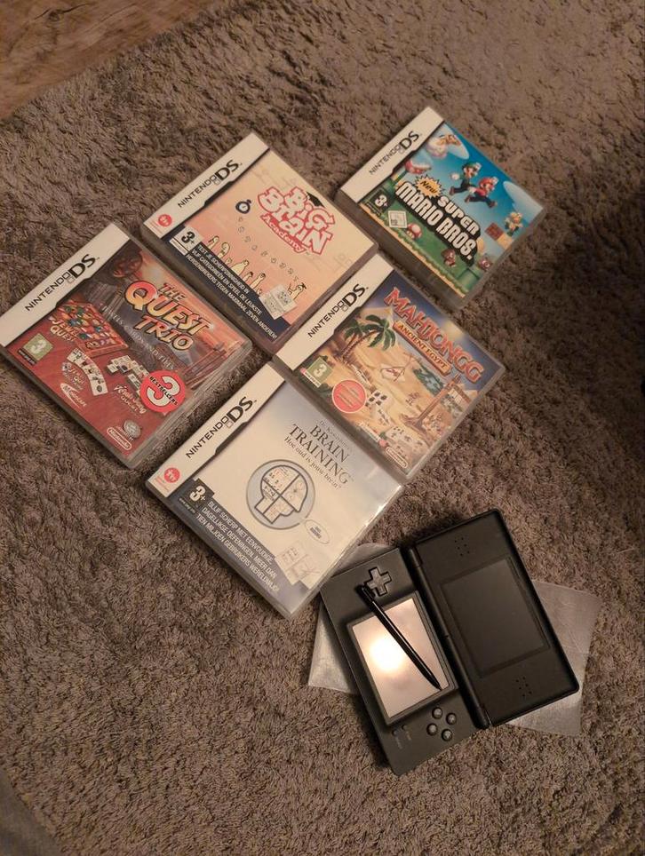 Nintendo DS Lite (Zwart) + 5 Games - ZONDER OPLADER, Spelcomputers en Games, Games | Overige, Ophalen