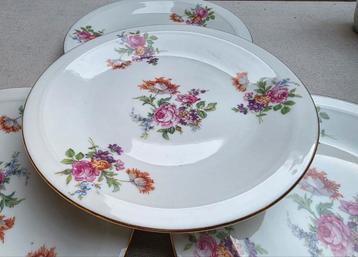 Vier Franse borden zeer mooi bloemdecor  beschikbaar voor biedingen