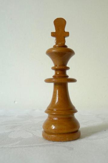 schaakstukken in doos, vintage beschikbaar voor biedingen