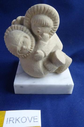 IKAT ESKOMO BEELDJE * Op Sokkel * beschikbaar voor biedingen