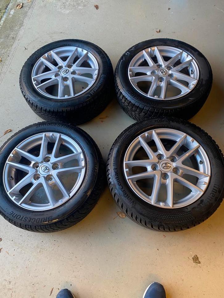 Toyota Auris winterbanden met originele lm velgen, Auto-onderdelen, Banden en Velgen, Banden en Velgen, Winterbanden, 16 inch