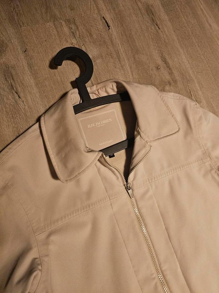 Ilse Jacobsen softshell roomkleurige Regenjas - Maat 36, Kleding | Dames, Jassen | Winter, Zo goed als nieuw, Maat 36 (S), Beige