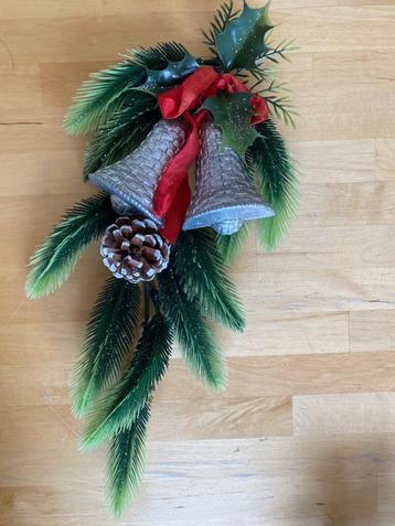 Vintage Kerstversiering faux dennentak met zilveren Klokken beschikbaar voor biedingen
