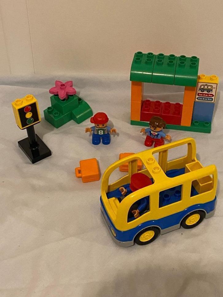 Duplo Schoolbus met halte 10528, Kinderen en Baby's, Speelgoed | Duplo en Lego, Zo goed als nieuw, Duplo, Complete set, Ophalen of Verzenden