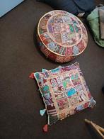 Prachtige grote  vintage poef met kussen, Ophalen of Verzenden, Zo goed als nieuw, 50 tot 75 cm, 50 tot 75 cm