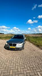 BMW 5-Serie 3.0 I 530 AUT 2003 Grijs, Auto's, Automaat, Achterwielaandrijving, Zwart, 2000 kg