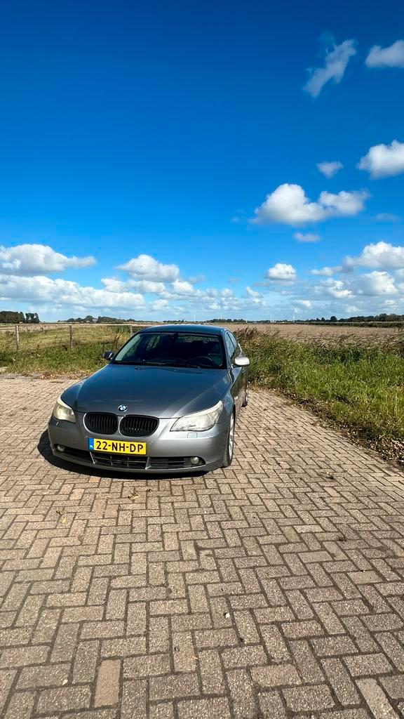 BMW 5-Serie 3.0 I 530 AUT 2003 Grijs, Auto's, BMW, Bedrijf, 5-Serie, ABS, Airbags, Airconditioning, Alarm, Bluetooth, Boordcomputer