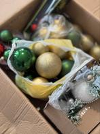 Kerstballen, lichtslingers, decoratieve bollen, kandelaars., Ophalen, Zo goed als nieuw