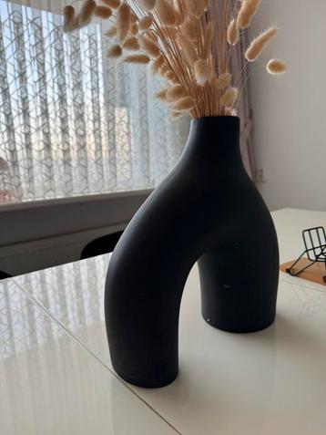 Vaas zwart H&M beschikbaar voor biedingen