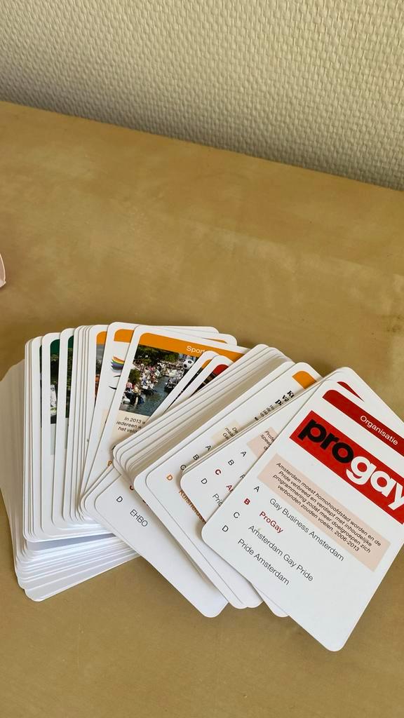 Pride Amsterdam 25 Jaar Vrijheid Game - Nieuw!, Hobby en Vrije tijd, Gezelschapsspellen | Overige, Nieuw, Een of twee spelers