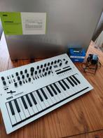 Korg Minilogue, Korg, Zo goed als nieuw, Met midi-aansluiting, Overige aantallen