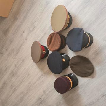 Verschillende petten beschikbaar voor biedingen