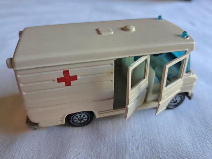 Siku Mercedes L 406 ambulance, Hobby en Vrije tijd, Modelauto's | 1:43, Zo goed als nieuw, Auto, Ophalen of Verzenden