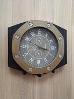 Coco Wandklok horloge vorm, Huis en Inrichting, Woonaccessoires | Klokken, Ophalen of Verzenden, Zo goed als nieuw, Wandklok