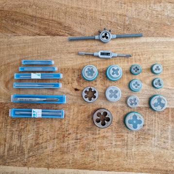 Tappset engels (ongebruikt) beschikbaar voor biedingen