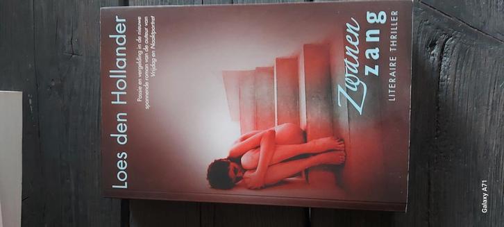 Loes den Hollander - Zwanenzang, Boeken, Thrillers, Zo goed als nieuw, Nederland, Ophalen of Verzenden