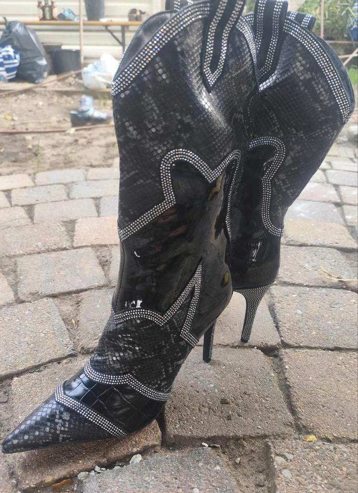 Splinternieuwe stoere laarzen, maat 43/43,5., Kleding | Dames, Schoenen, Nieuw, Lage of Enkellaarzen, Zwart, Ophalen of Verzenden