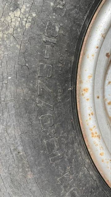 Banden wielen 13.0/75-16 beschikbaar voor biedingen