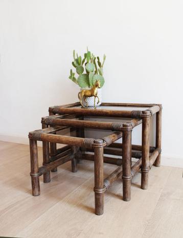 Vintage mimiset, rotan/glas. 3 retro tafeltjes/nesting table beschikbaar voor biedingen