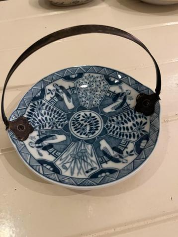 Antiek Chinees Bonbonschaaltje met Blauw Motief beschikbaar voor biedingen