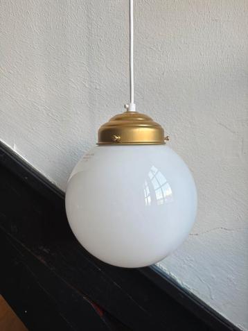 Vintage witte bol schoollamp melkglas glazen hang opaline beschikbaar voor biedingen