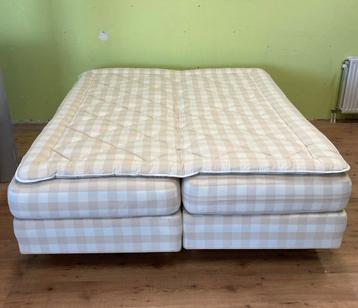 Hästens Bed 180x210 Inclusief Boxspring, Matras en Topper beschikbaar voor biedingen