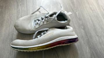Witte skechers met gekleurde zolen mt 39 beschikbaar voor biedingen