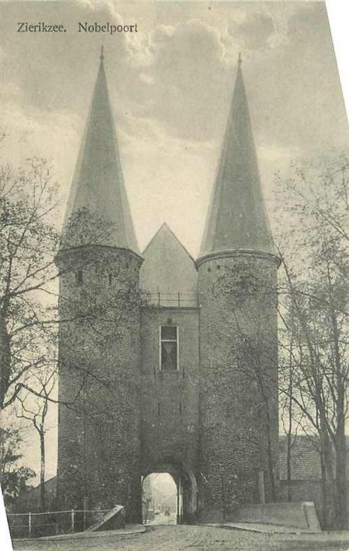 (377-530-015) Zierikzee Nobelpoort, Verzamelen, Ansichtkaarten | Nederland, Zeeland, Verzenden