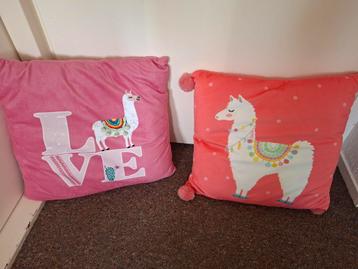 2 Alpaca Sierkussens beschikbaar voor biedingen