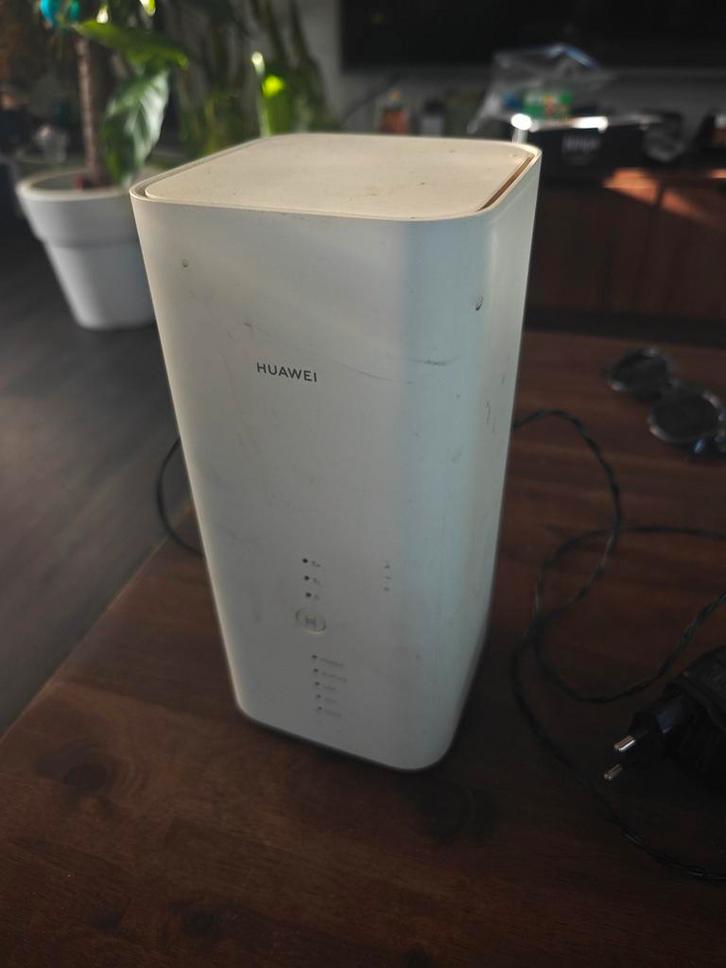Huawei B818-263 4G+ Router (LTE Cat19), Computers en Software, Routers en Modems, Gebruikt, Router met modem, Ophalen of Verzenden