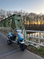Peugeot viva city 70cc, Fietsen en Brommers, Scooters | Peugeot, Ophalen, Zo goed als nieuw, Vivacity