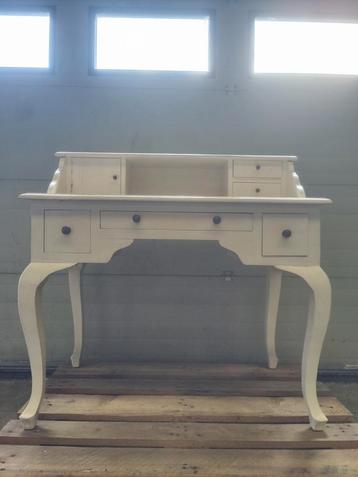 Kaptafel wit beschikbaar voor biedingen