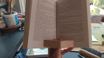 Handige Boekenlegger van Hout beschikbaar voor biedingen