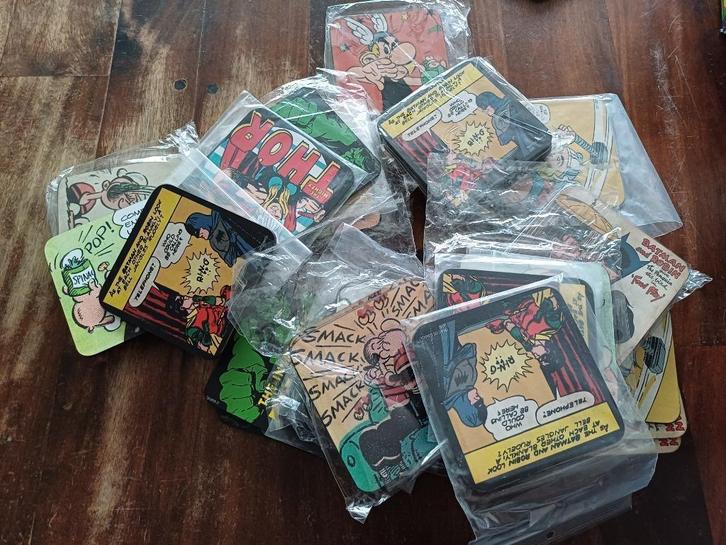 54 onderzetters Asterix, Hulk, Batman en anderen NIEUW, Verzamelen, Stripfiguren, Nieuw, Beeldje of Figuurtje, Superheld, Ophalen of Verzenden