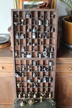 Letterbak , letterbakbeeldje , tin , messing , miniatuur, Ophalen of Verzenden, Gebruikt, Overige typen