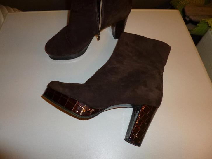 Laarzen suède, Kleding | Dames, Schoenen, Zo goed als nieuw, Lage of Enkellaarzen, Bruin, Ophalen of Verzenden