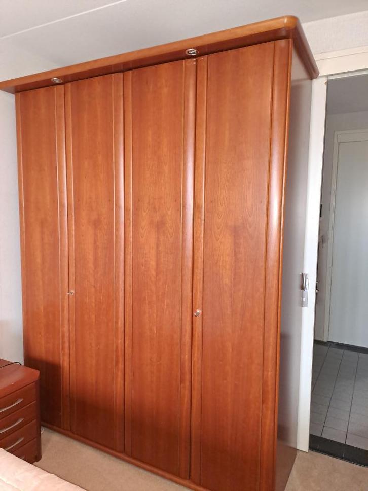 Linnenkast, Huis en Inrichting, Kasten | Kledingkasten, Gebruikt, 200 cm of meer, 150 tot 200 cm, 50 tot 75 cm, Met deur(en), Met plank(en)