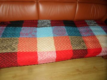 Twee kleurrijke sjaals/omslagdoek. 175X 68 cm. ZGAN beschikbaar voor biedingen
