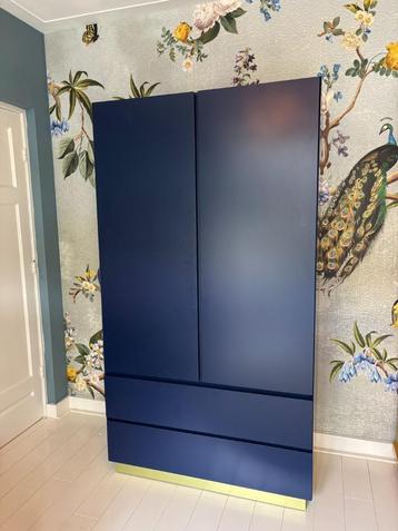 Prachtige koningsblauwe retro design kledingkast van Made beschikbaar voor biedingen