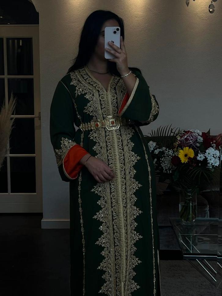 TE HUUR – ZEER EXCLUSIEVE Marokkaanse Takchita / Caftan, Kleding | Dames, Jurken, Zo goed als nieuw, Maat 42/44 (L), Blauw, Onder de knie