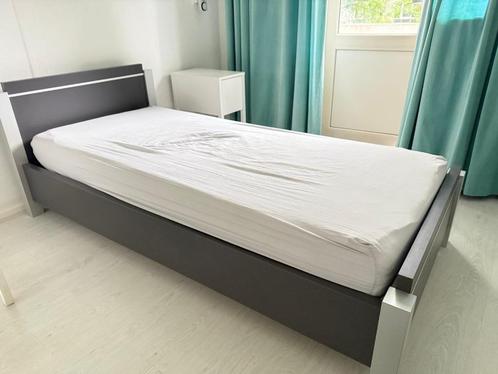 Bedframe grijs silver 90*200, Huis en Inrichting, Slaapkamer | Bedden, Zo goed als nieuw, Eenpersoons, 90 cm, 200 cm, Hout, Grijs
