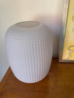 Nieuwe vaas melkglas noppen-relief, Huis en Inrichting, Woonaccessoires | Vazen, Wit, Nieuw, Ophalen of Verzenden, Glas