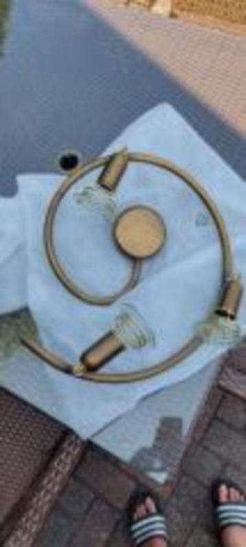 2 leuke en nette lampen met 2 en 3 spotjes beschikbaar voor biedingen