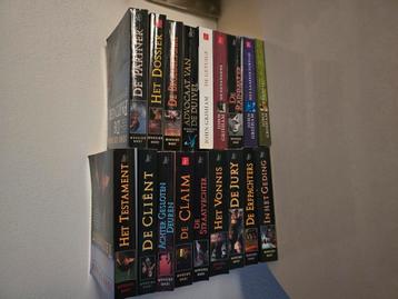 18 verschillende boeken van John Grisham  ZGAN beschikbaar voor biedingen