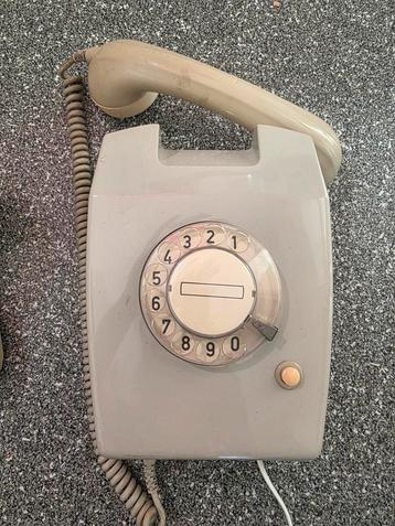 Vintage PTT T65 Telefoon beschikbaar voor biedingen