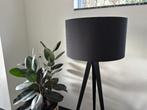 Zuiver Tripod Vloerlamp – Zwart, Huis en Inrichting, Lampen | Vloerlampen, Ophalen, Zo goed als nieuw, Metaal, Modern